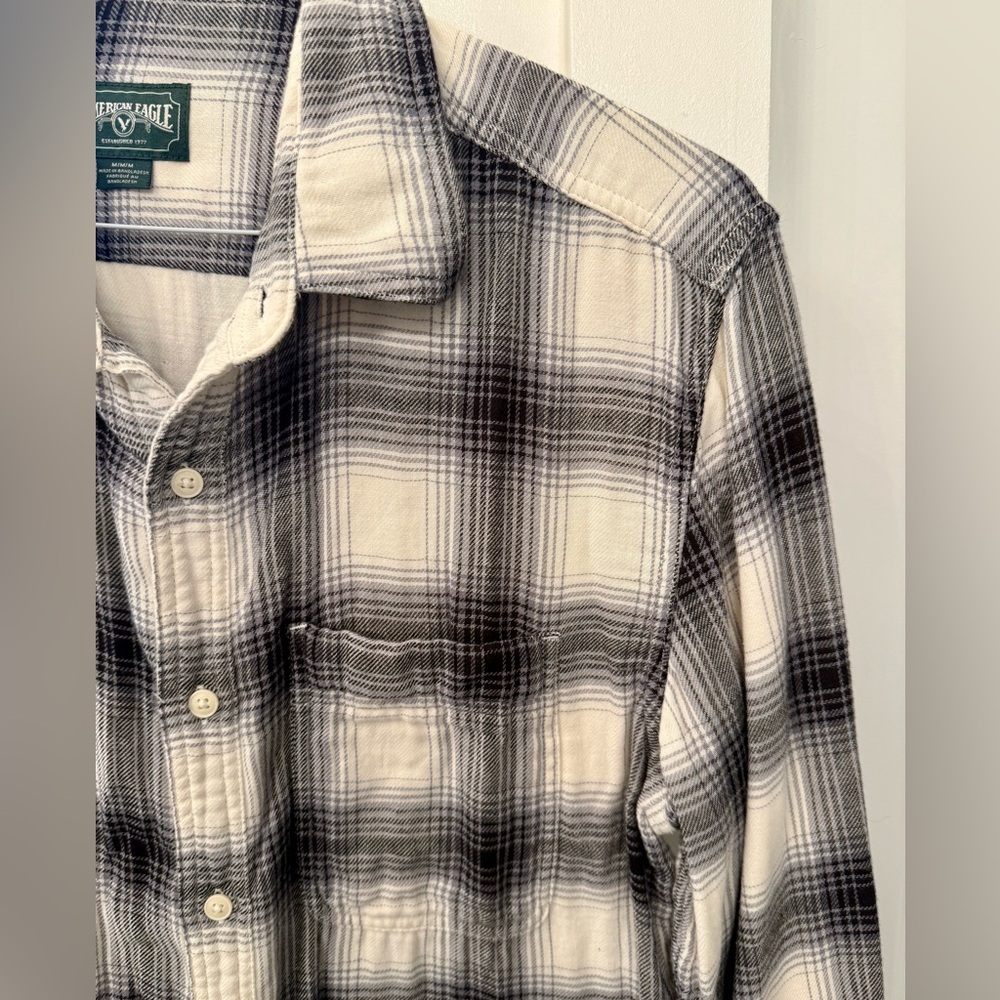 AMERICAN EAGLE Men's Super Soft Everyday Button-Up Black/White Shirt, size M - Picture 5 of 7